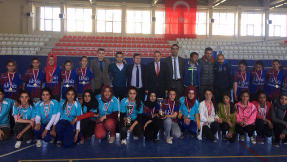 Ortaokul Öğrencileri Arasında Voleybol Turnuvası Yapıldı