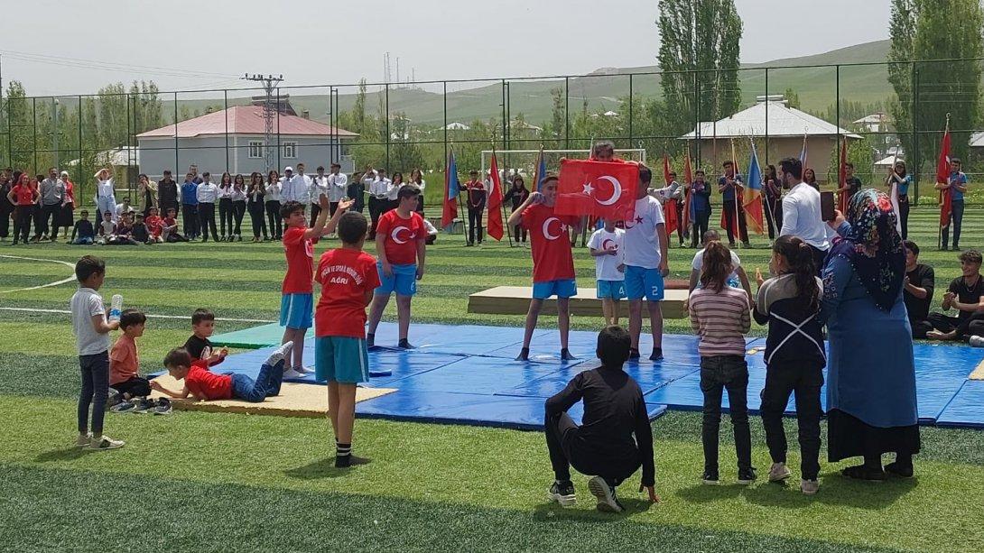 19 Mayıs Atatürk'ü Anma Gençlik ve Spor Bayramı kutlama programı ilçemizde çoşkuyla kutlandı.